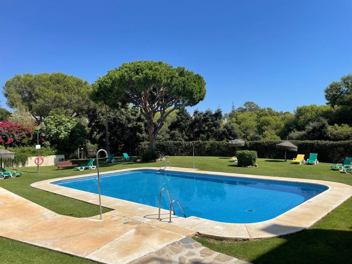 Beautiful Holiday Apartment 2 Bedroom Beach And Pool Malaga Marbella Calahonda Royale Mijas Costa Spain ภายนอก รูปภาพ